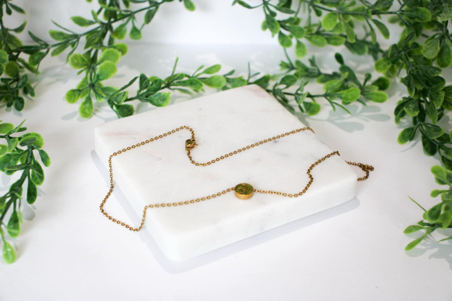 Bold and Fearless Circle Pendant Necklace – Gold
