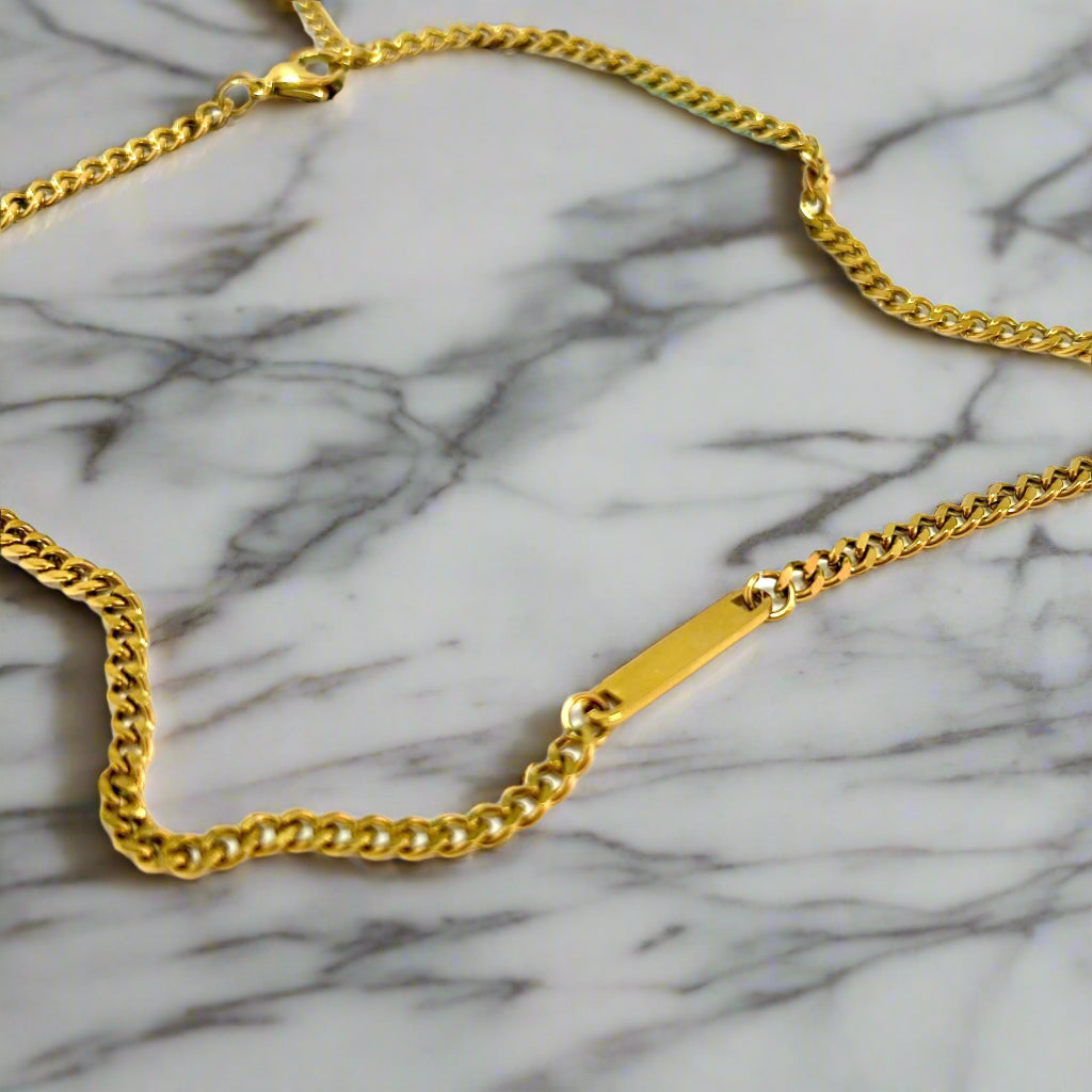 Curb Chain Bar Necklace